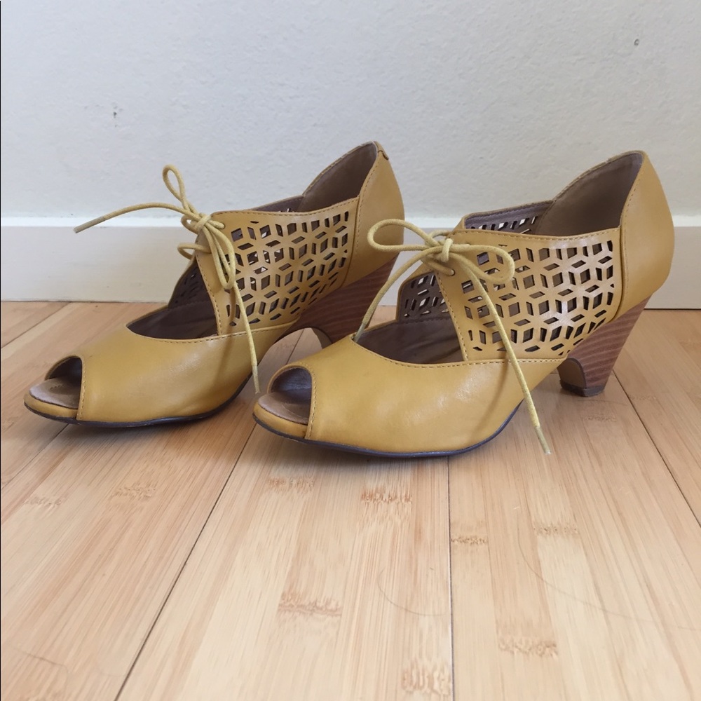 Chelsea Crew size 6.5